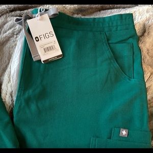 FIGS yola medium tall pant in hunter green M/T